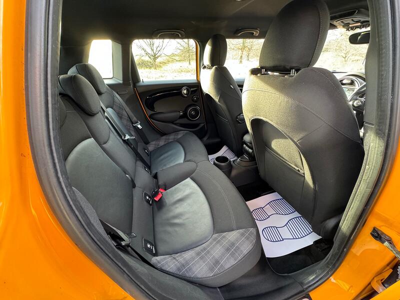 MINI HATCH