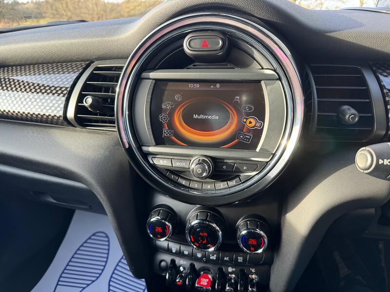 MINI HATCH