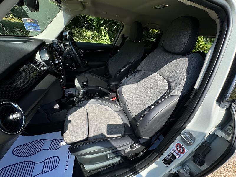 MINI HATCH