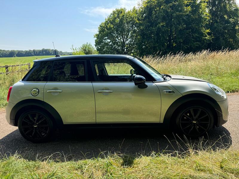 MINI HATCH