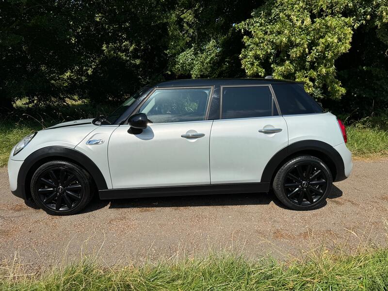 MINI HATCH