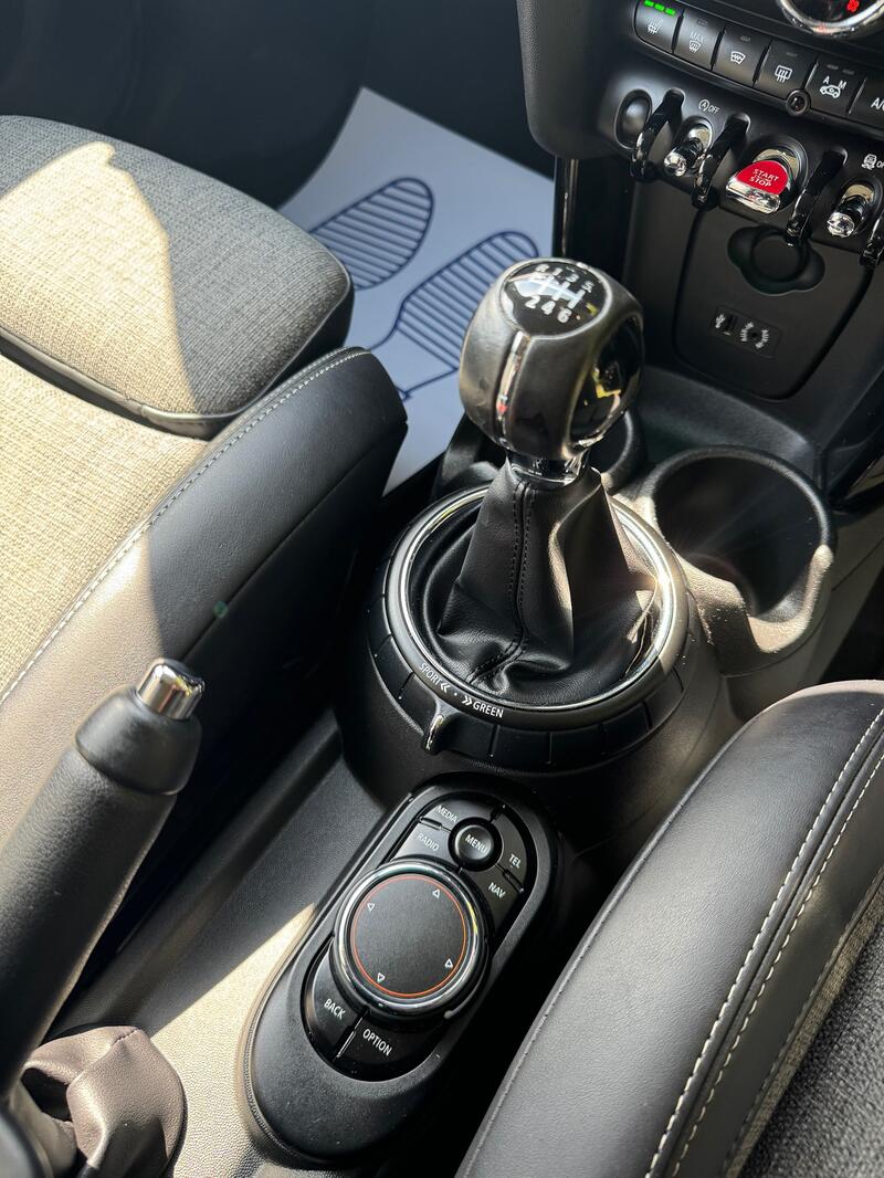 MINI HATCH