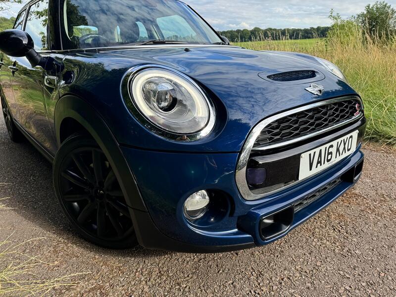 View MINI HATCH 2.0 5-Door Hatch Cooper SD