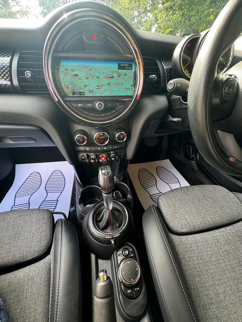 MINI HATCH