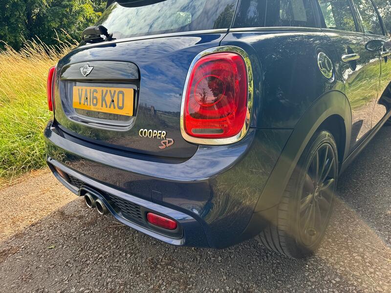 MINI HATCH