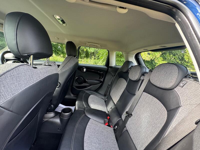 MINI HATCH