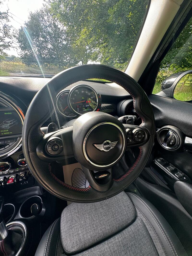 MINI HATCH