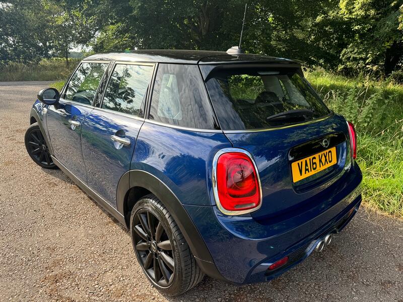MINI HATCH