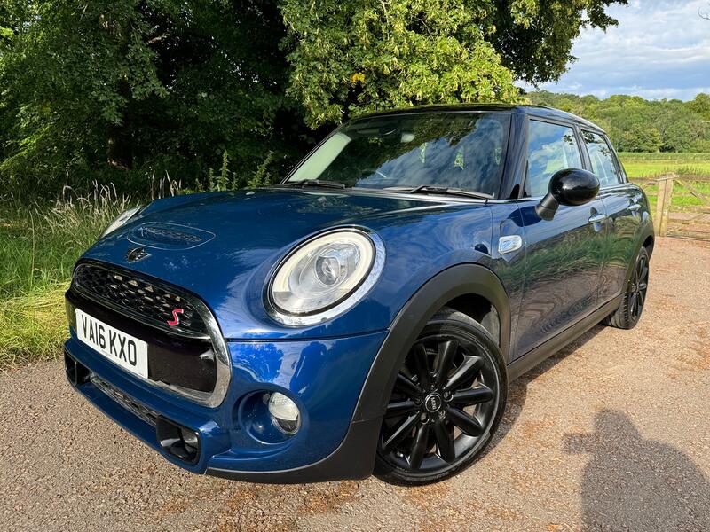 View MINI HATCH 2.0 5-Door Hatch Cooper SD