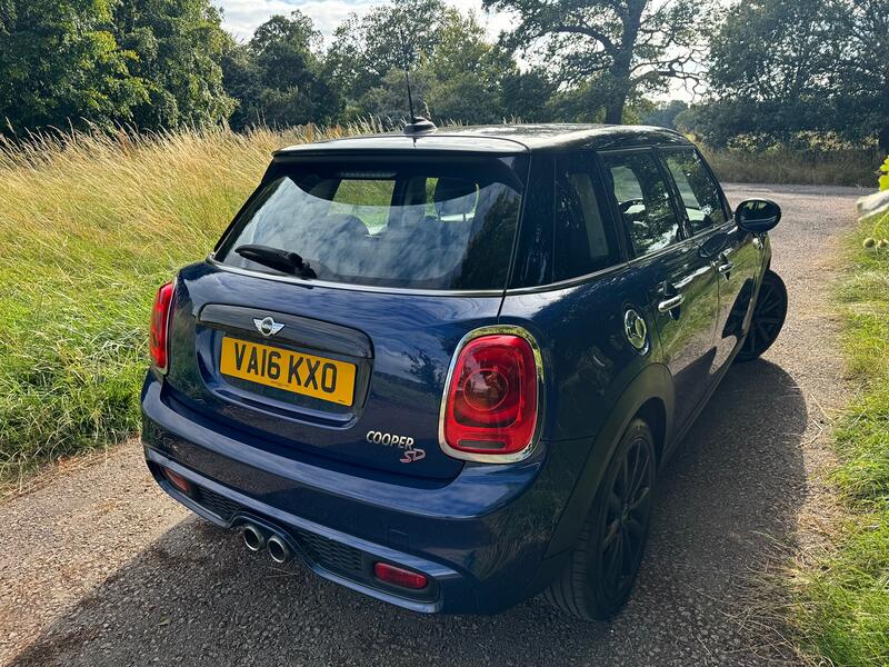 MINI HATCH