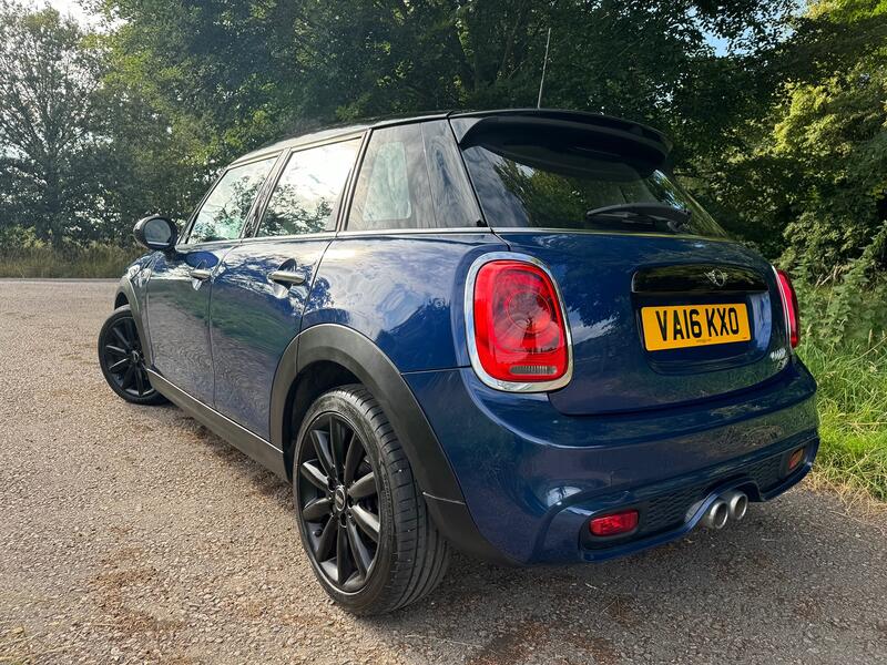 MINI HATCH