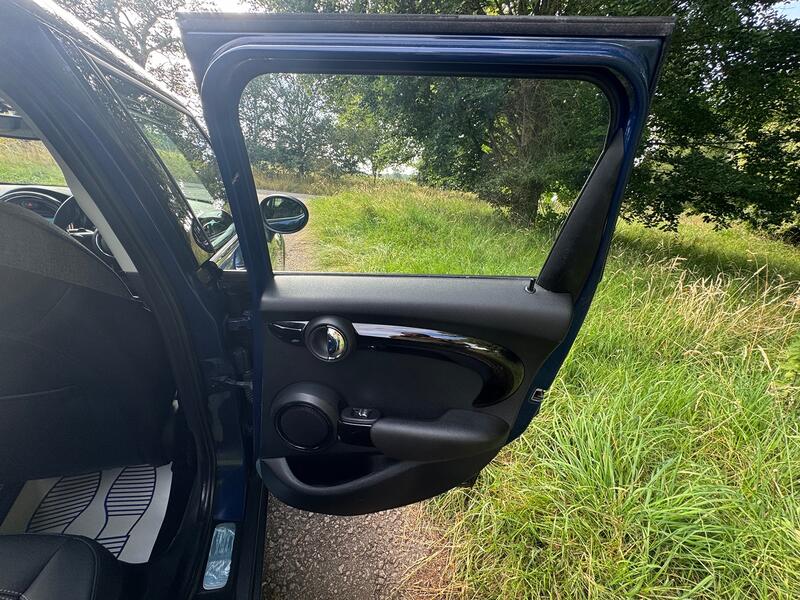 MINI HATCH