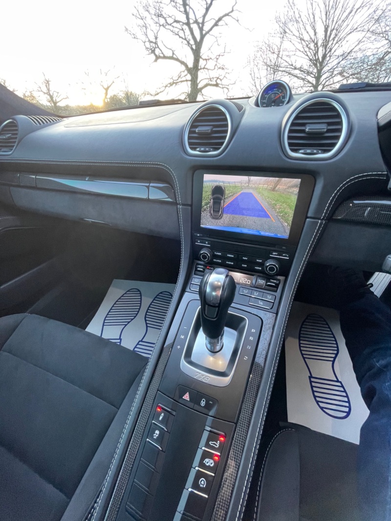 PORSCHE 718