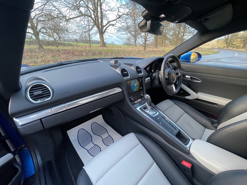 PORSCHE 718