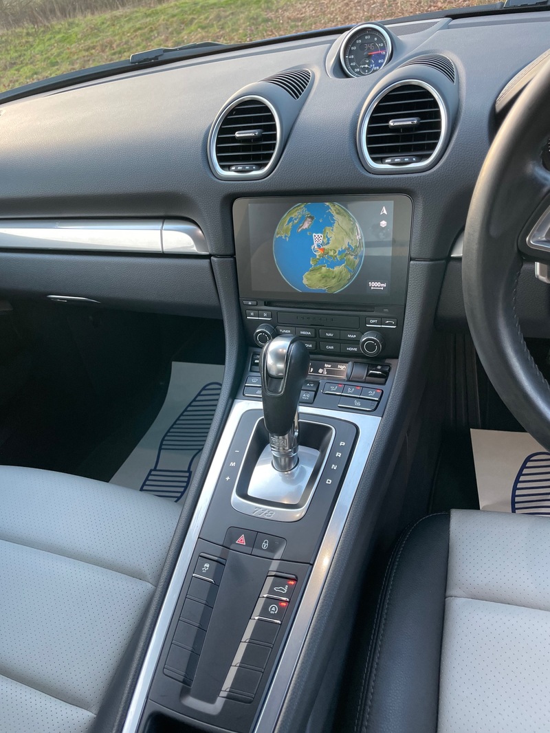 PORSCHE 718