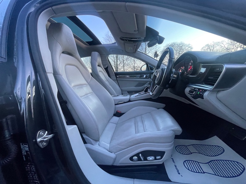 PORSCHE PANAMERA