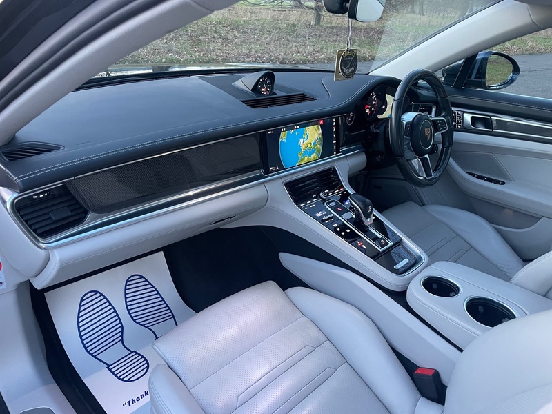 PORSCHE PANAMERA