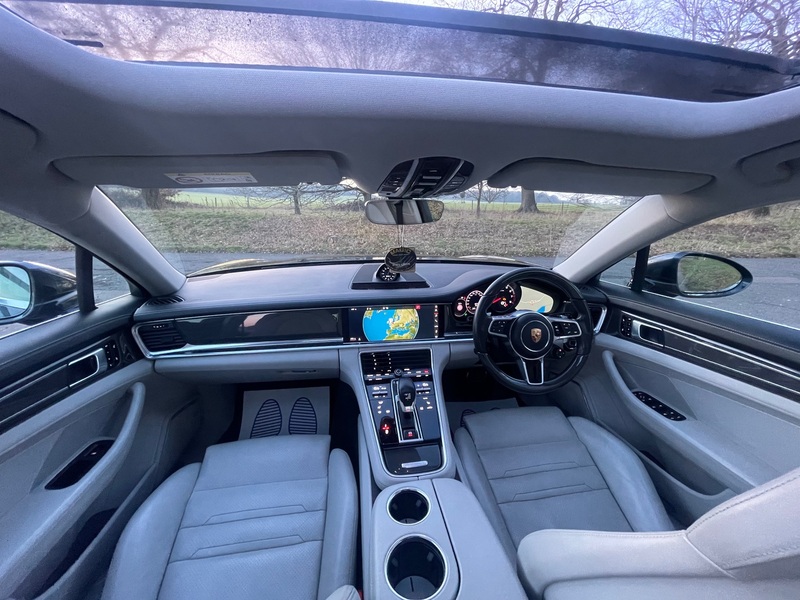 PORSCHE PANAMERA