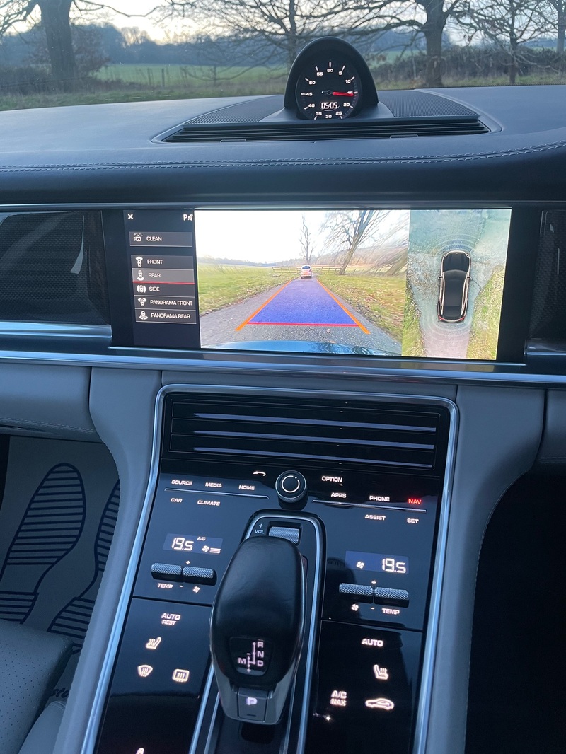 PORSCHE PANAMERA