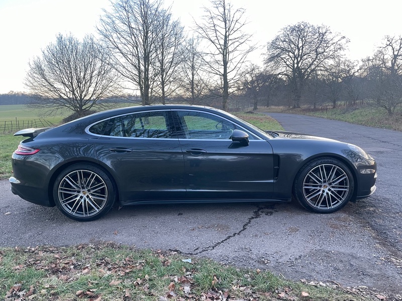 PORSCHE PANAMERA