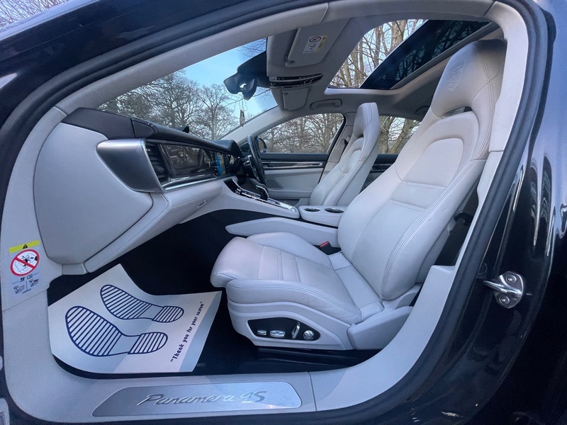 PORSCHE PANAMERA