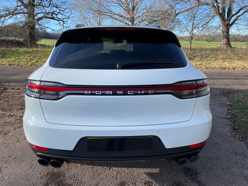 PORSCHE MACAN