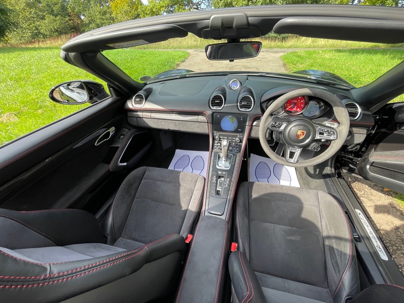 PORSCHE 718