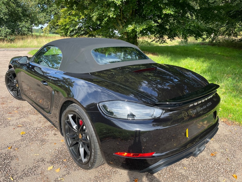 PORSCHE 718