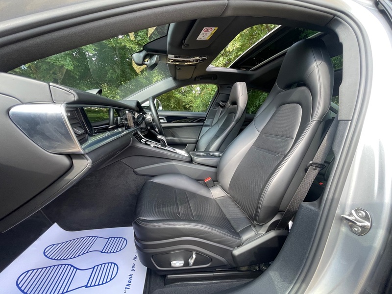 PORSCHE PANAMERA