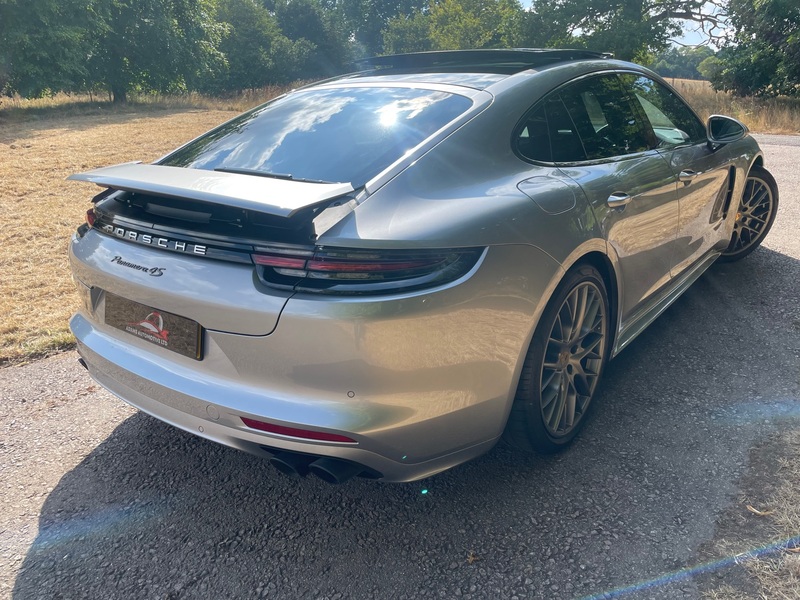 PORSCHE PANAMERA