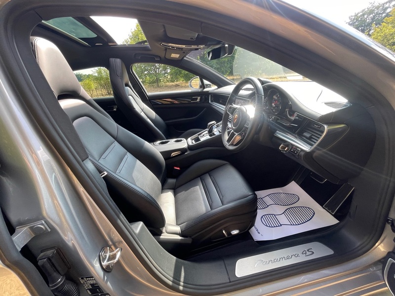 PORSCHE PANAMERA