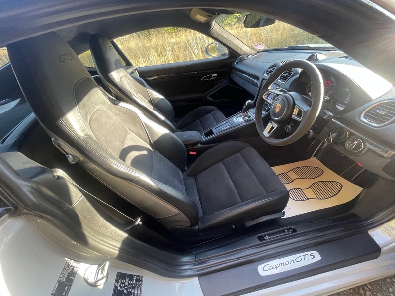 PORSCHE 718