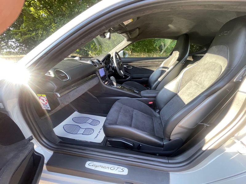 PORSCHE 718