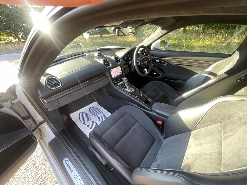 PORSCHE 718