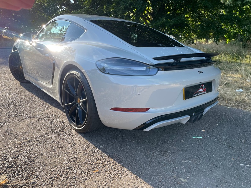 PORSCHE 718