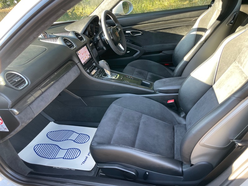 PORSCHE 718