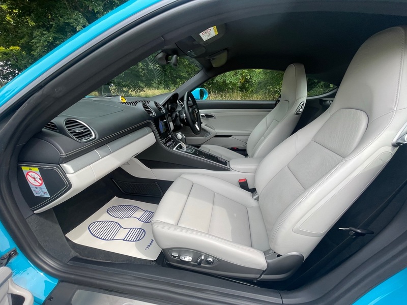 PORSCHE 718