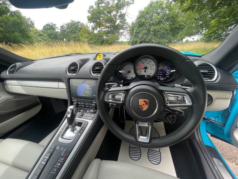 PORSCHE 718