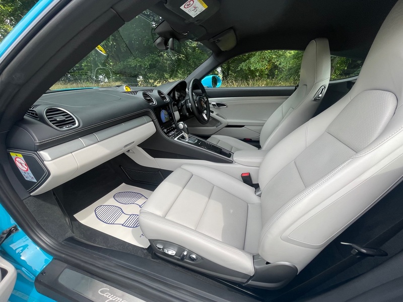 PORSCHE 718