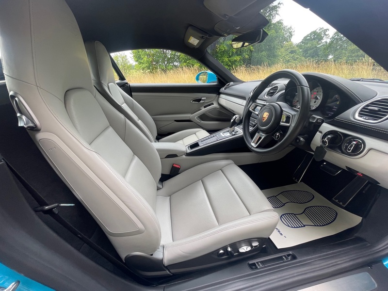 PORSCHE 718