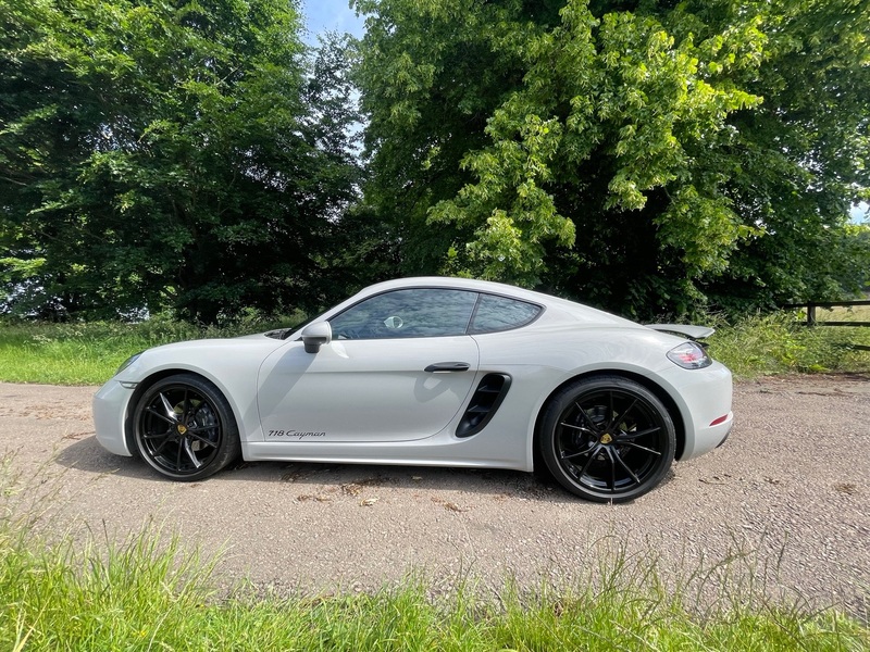 PORSCHE 718
