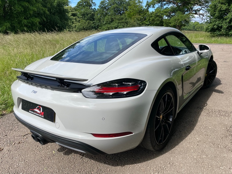 View PORSCHE 718 CAYMAN PDK