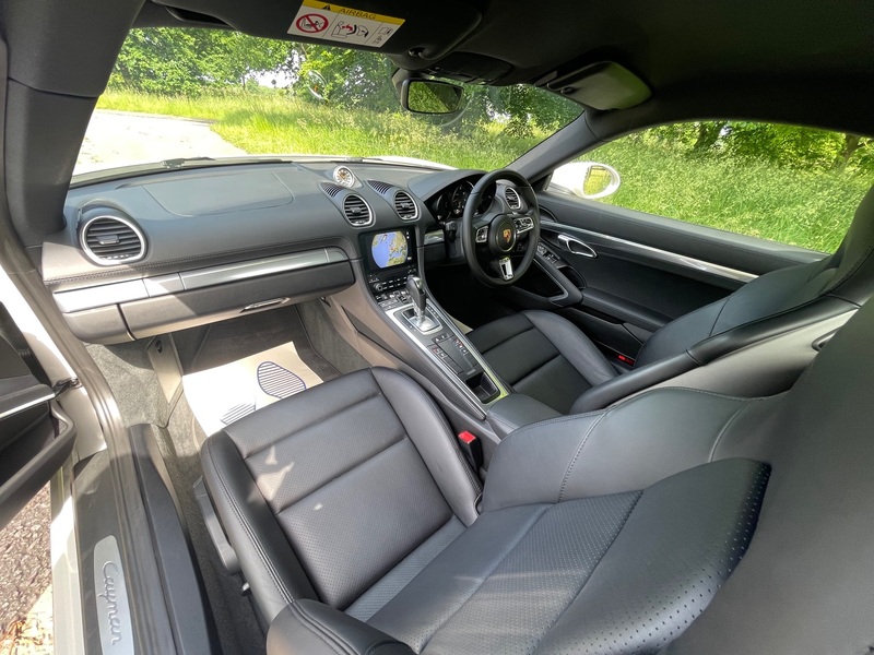 PORSCHE 718
