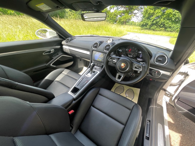 PORSCHE 718