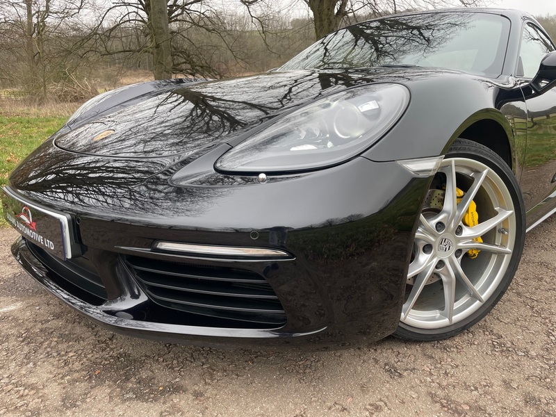 View PORSCHE 718 CAYMAN PDK