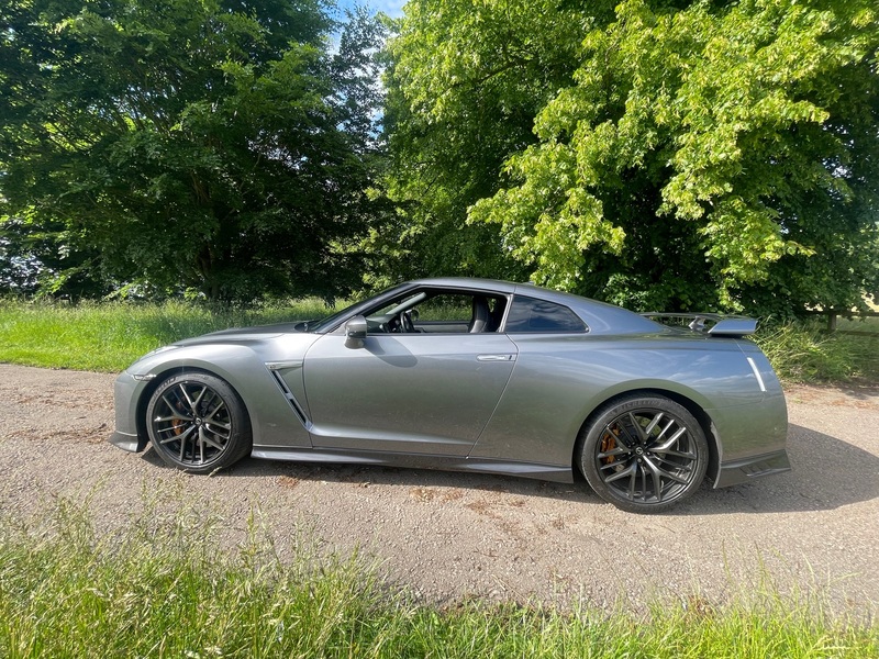 NISSAN GT-R