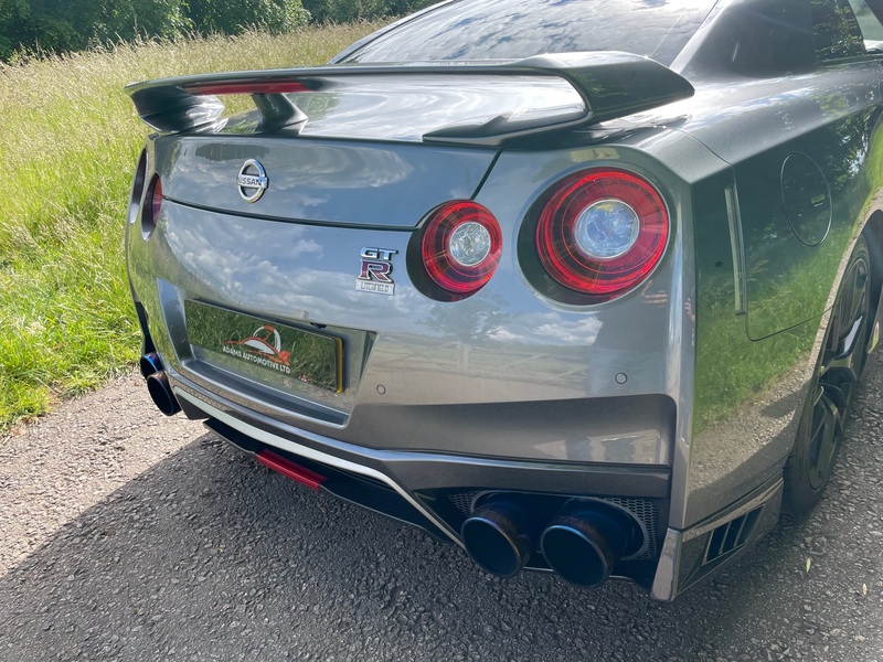 NISSAN GT-R