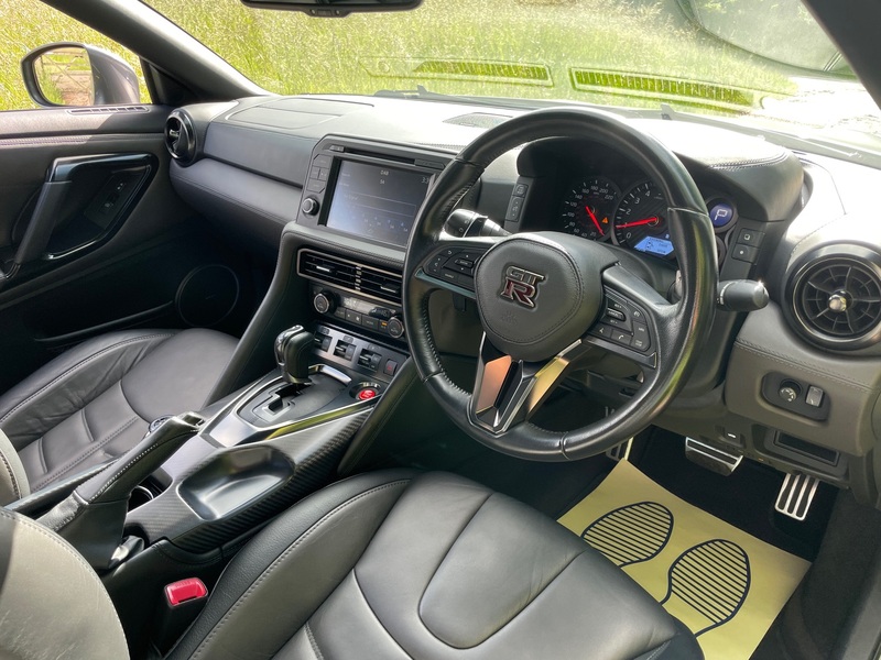 NISSAN GT-R