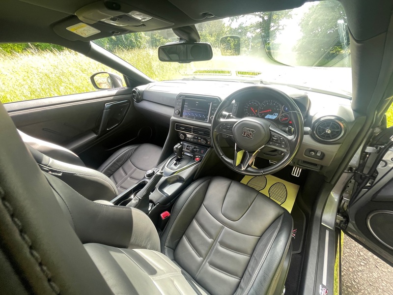 NISSAN GT-R