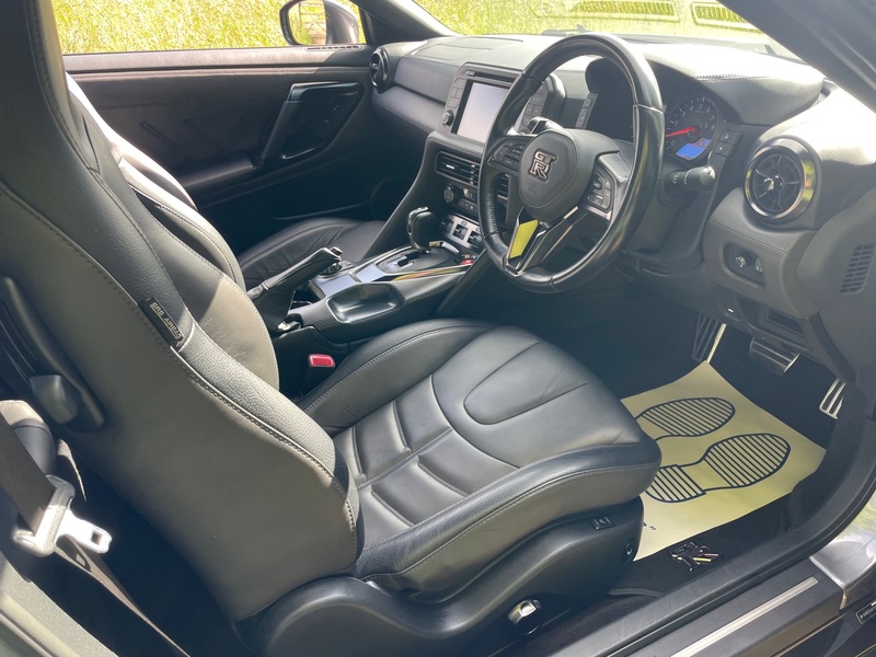 NISSAN GT-R